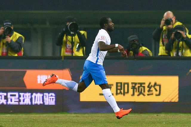  亚特兰大定位球战术奏效，高空轰炸撕裂对手防线