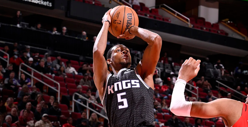  福克斯关键抢断国王加时险胜勇士终结其不败