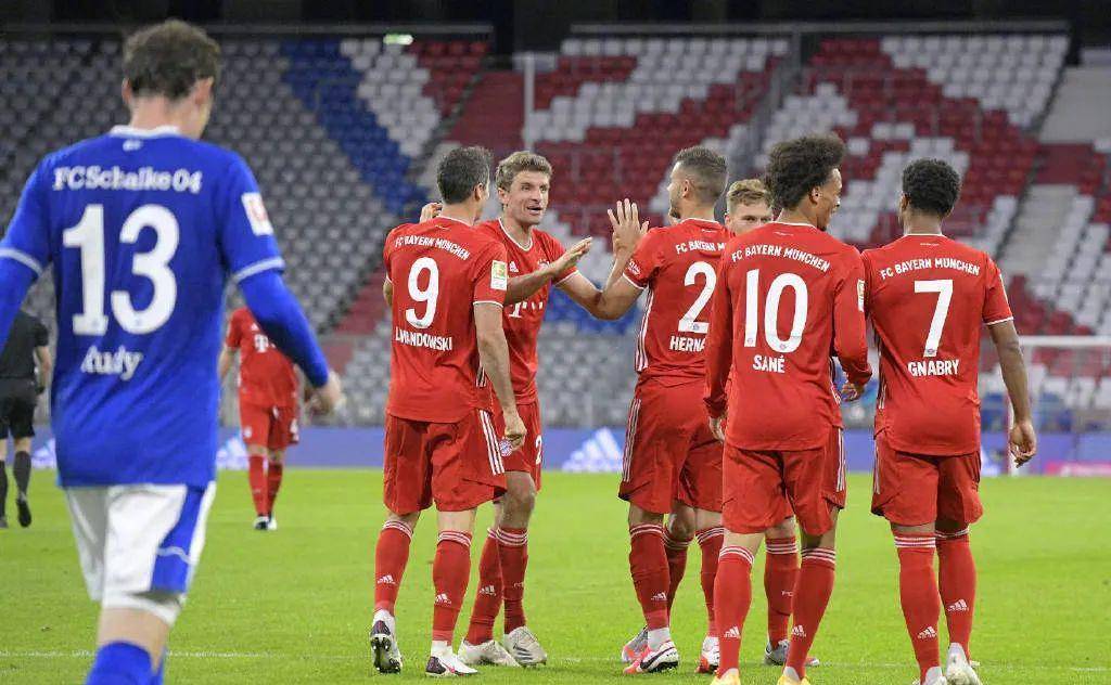  拜仁巨星帽子戏法闪耀，个人能力主导比赛走向  